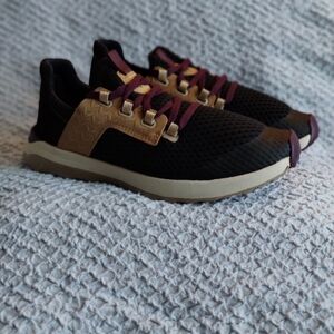 Stylish Olukai Women's Black and Tan Athletic Shoes Size 9.5